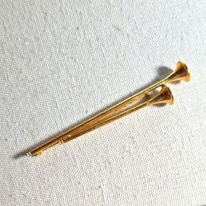 GOLD TONE DOUBLE HORN BROOCH